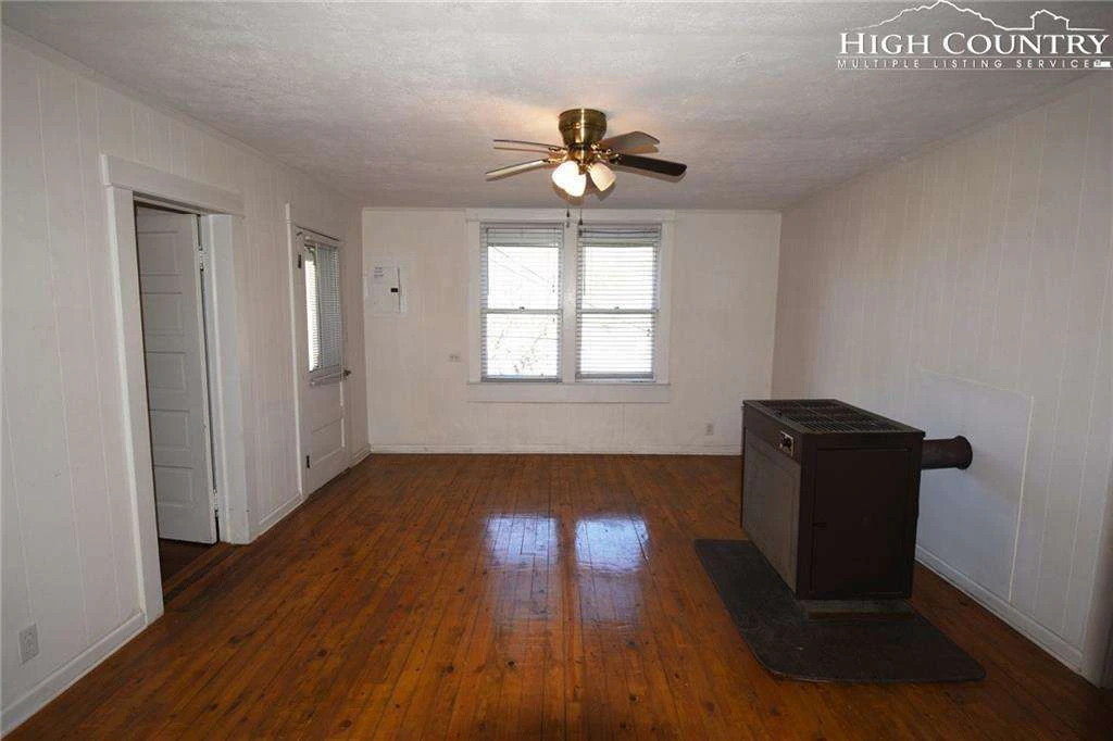 Image number 14 for the current listing