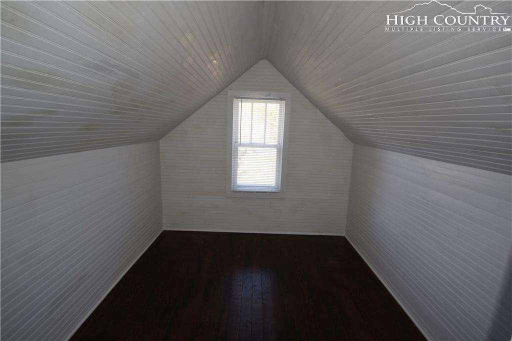 Image number 11 for the current listing