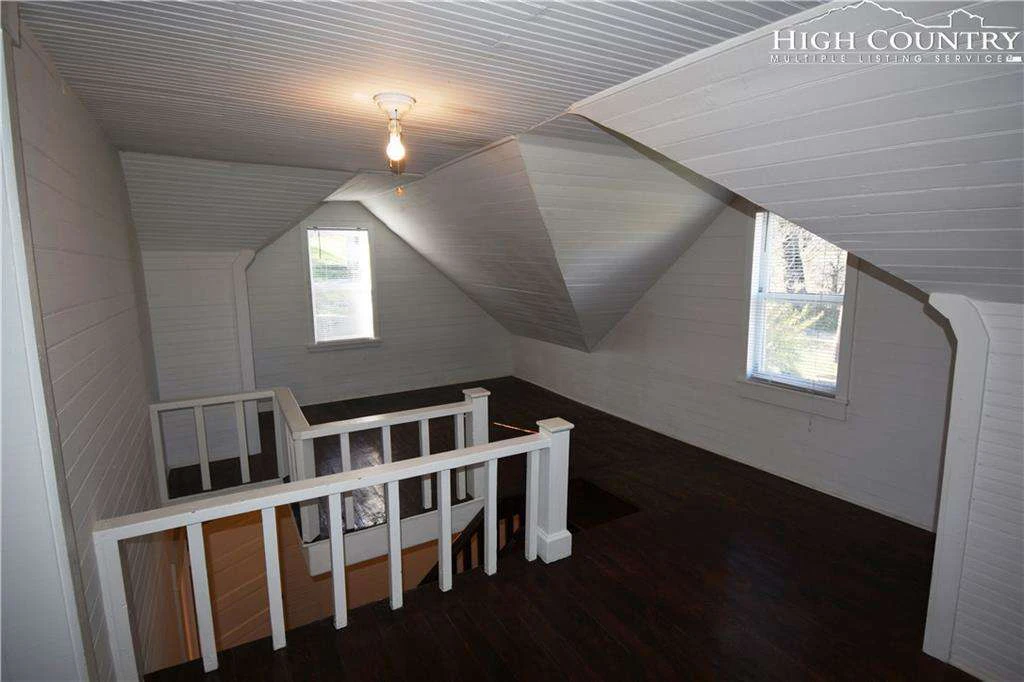 Image number 10 for the current listing