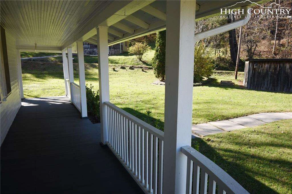 Image number 8 for the current listing