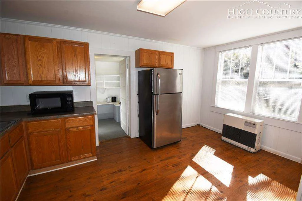 Image number 21 for the current listing