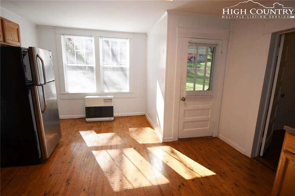 Image number 20 for the current listing