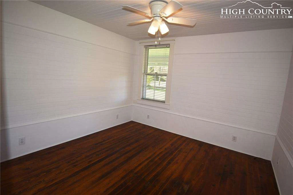 Image number 18 for the current listing