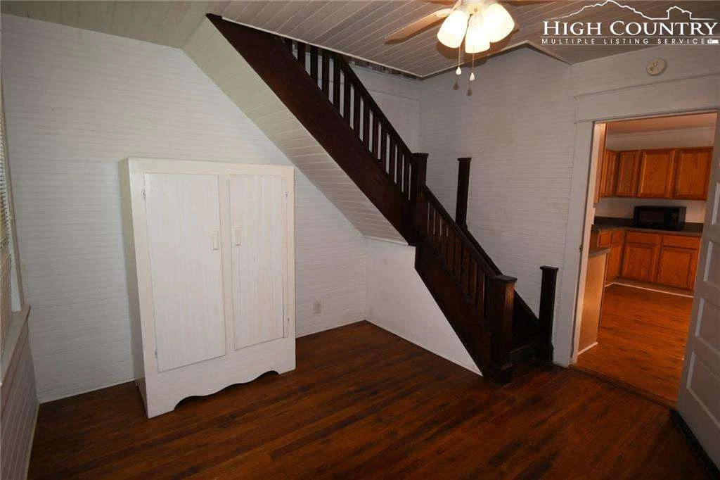 Image number 17 for the current listing