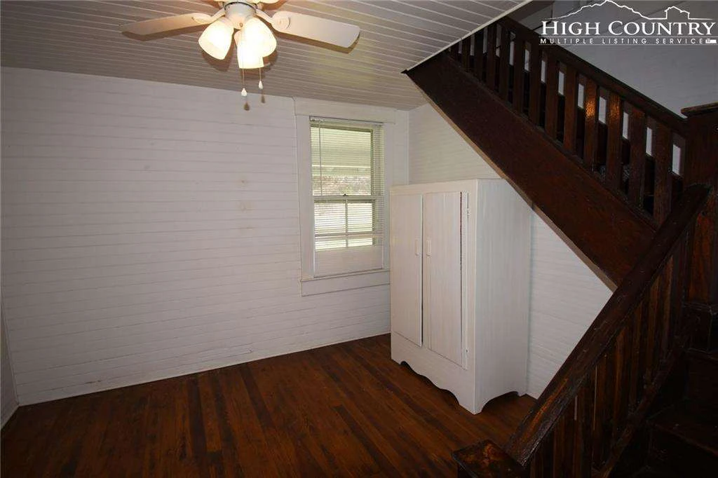 Image number 16 for the current listing