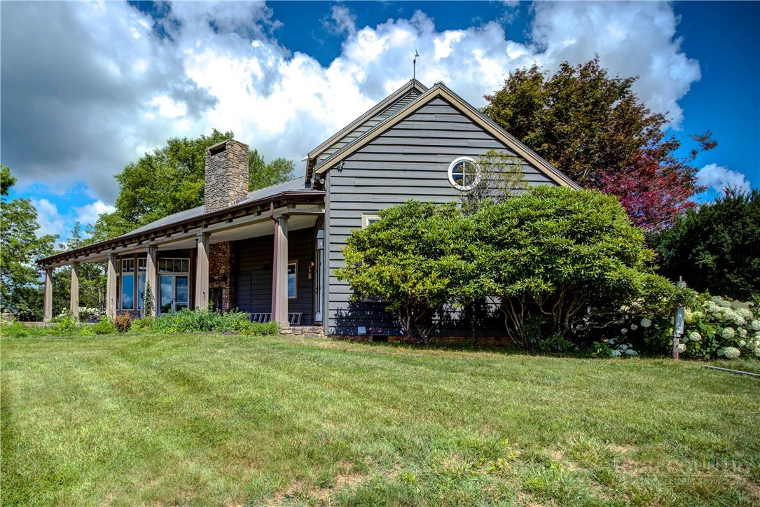 Image number 16 for the current listing