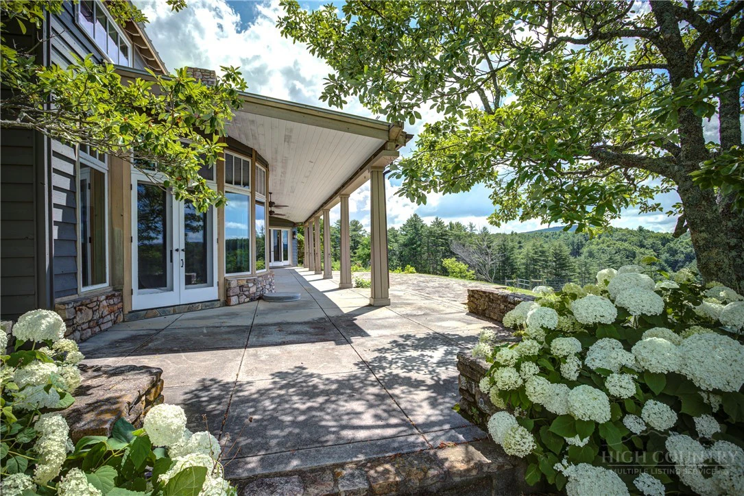 Image number 19 for the current listing