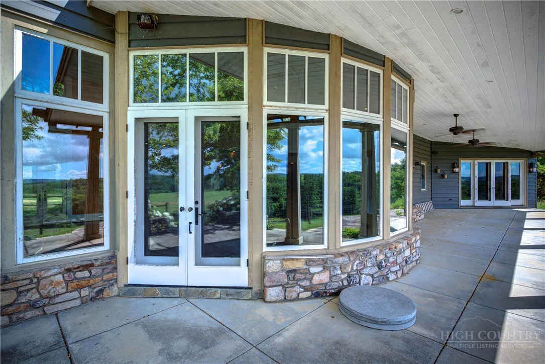 Image number 20 for the current listing