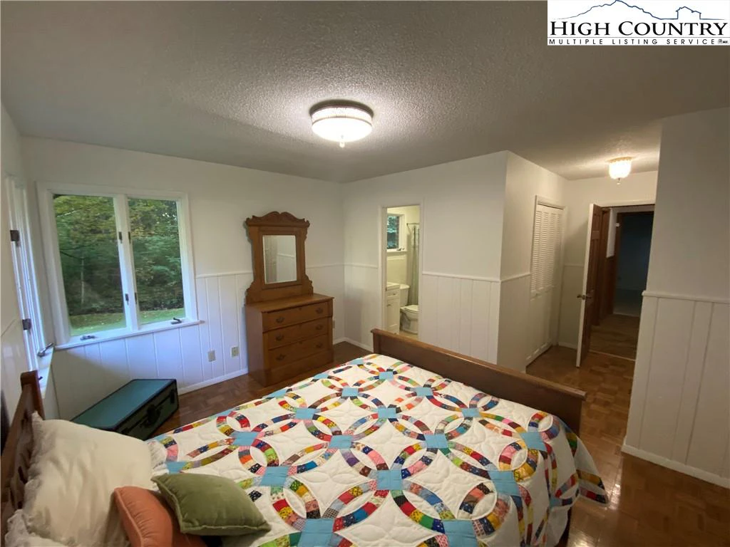 Image number 12 for the current listing