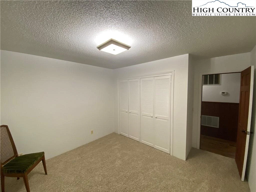 Image number 3 for the current listing