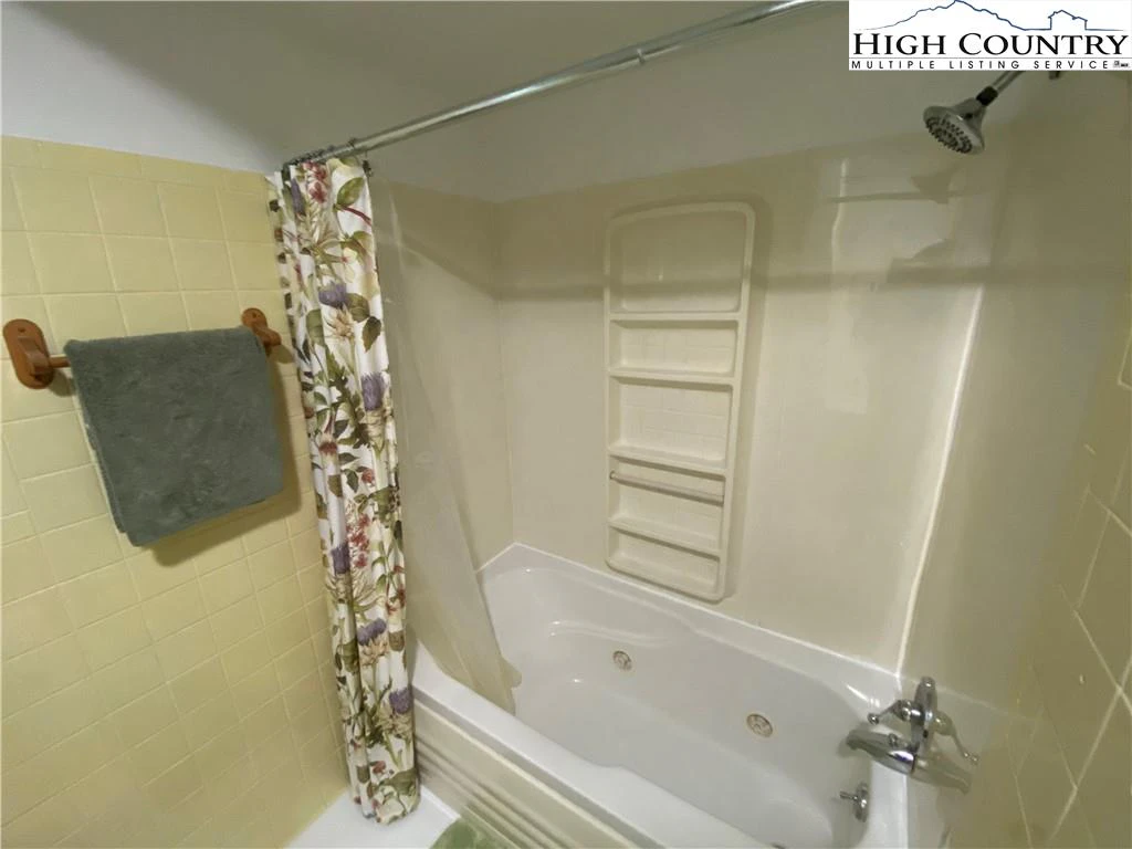 Image number 6 for the current listing