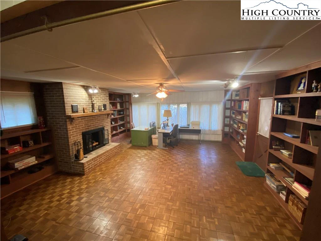 Image number 8 for the current listing