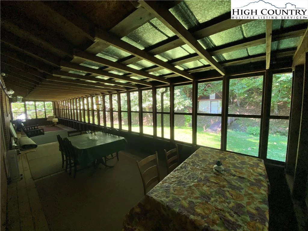 Image number 13 for the current listing