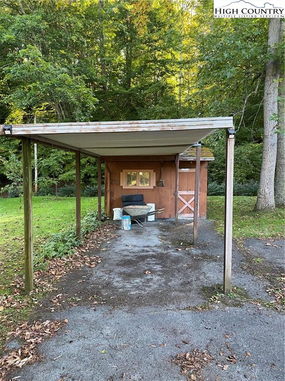 Image number 14 for the current listing