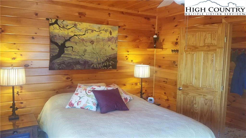 Image number 3 for the current listing