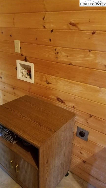 Image number 18 for the current listing
