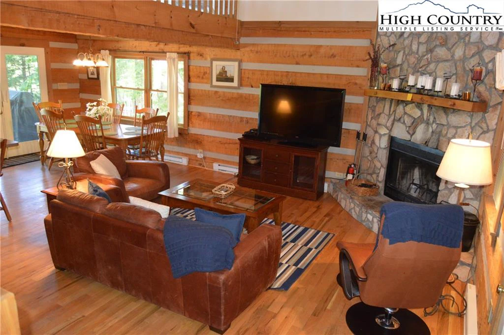 Image number 21 for the current listing