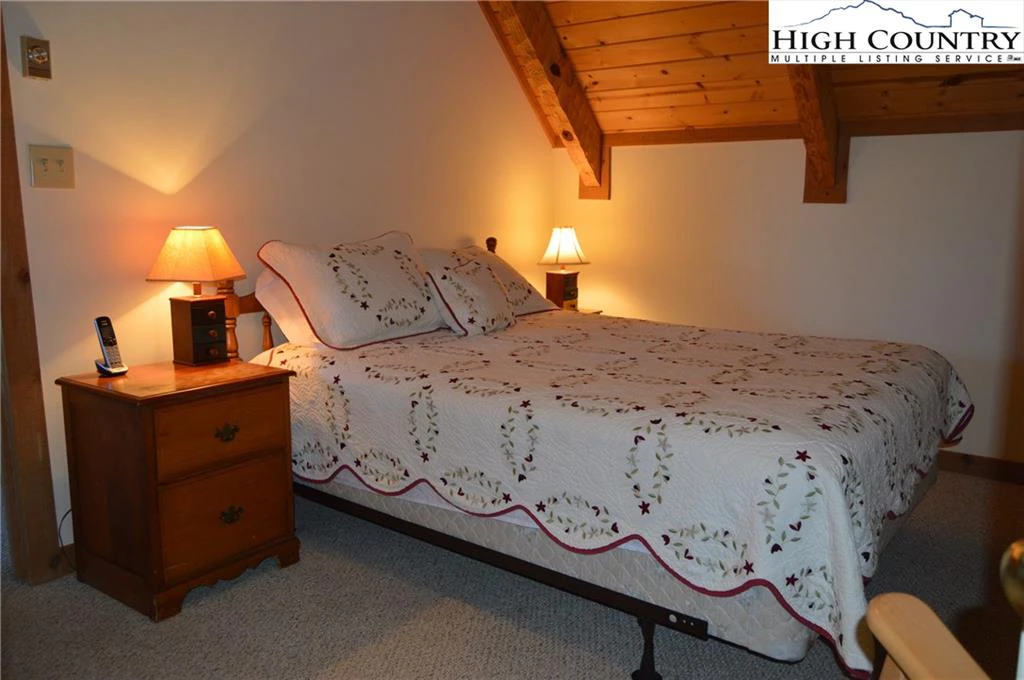 Image number 4 for the current listing