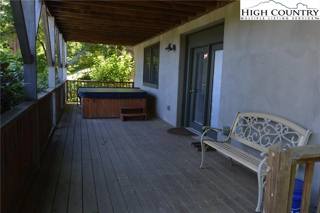 Image number 15 for the current listing