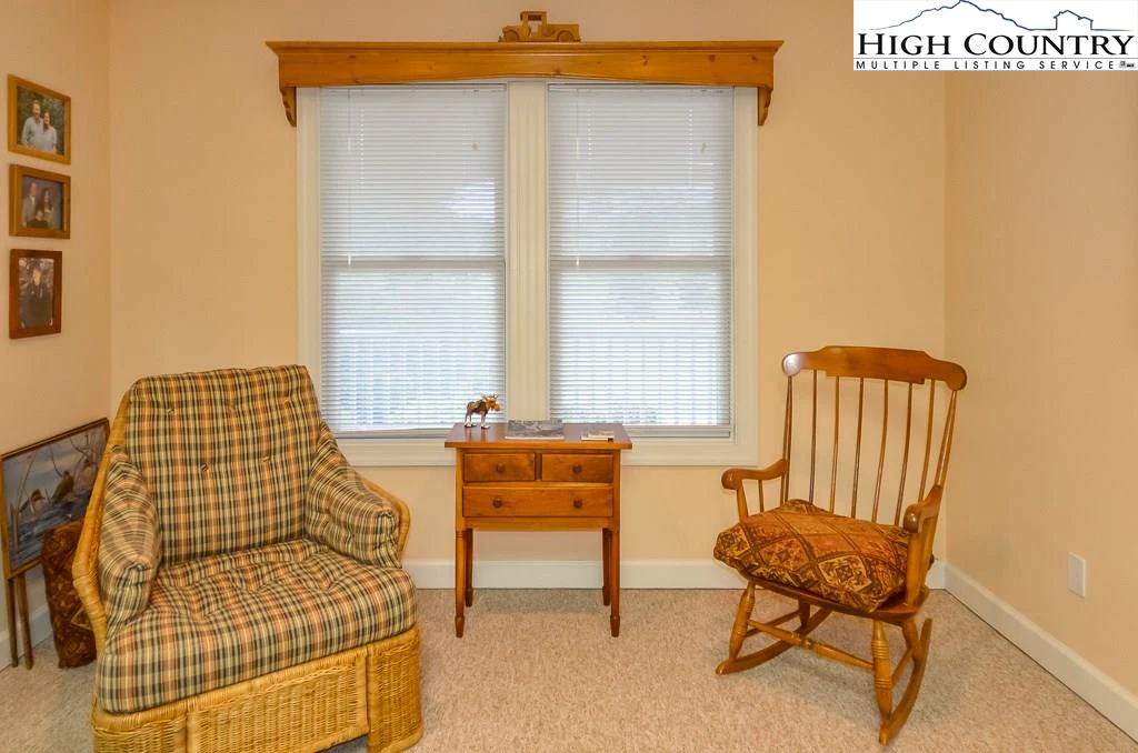 Image number 10 for the current listing