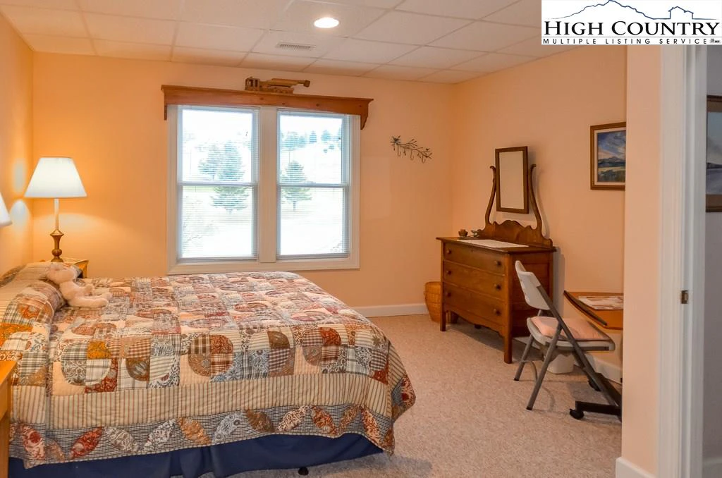 Image number 7 for the current listing