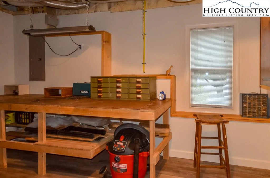 Image number 4 for the current listing