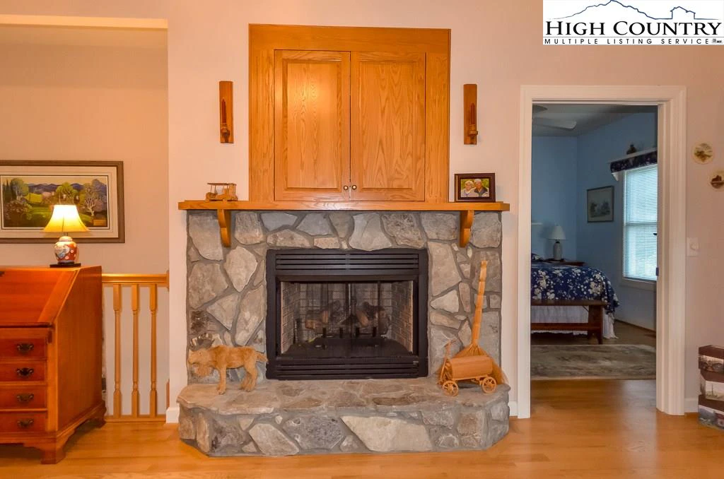 Image number 20 for the current listing