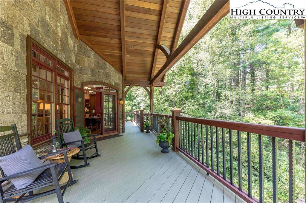 Image number 1 for the current listing