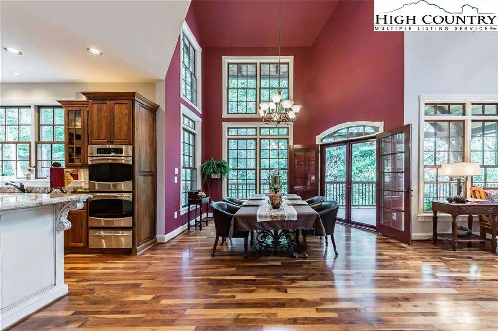 Image number 21 for the current listing