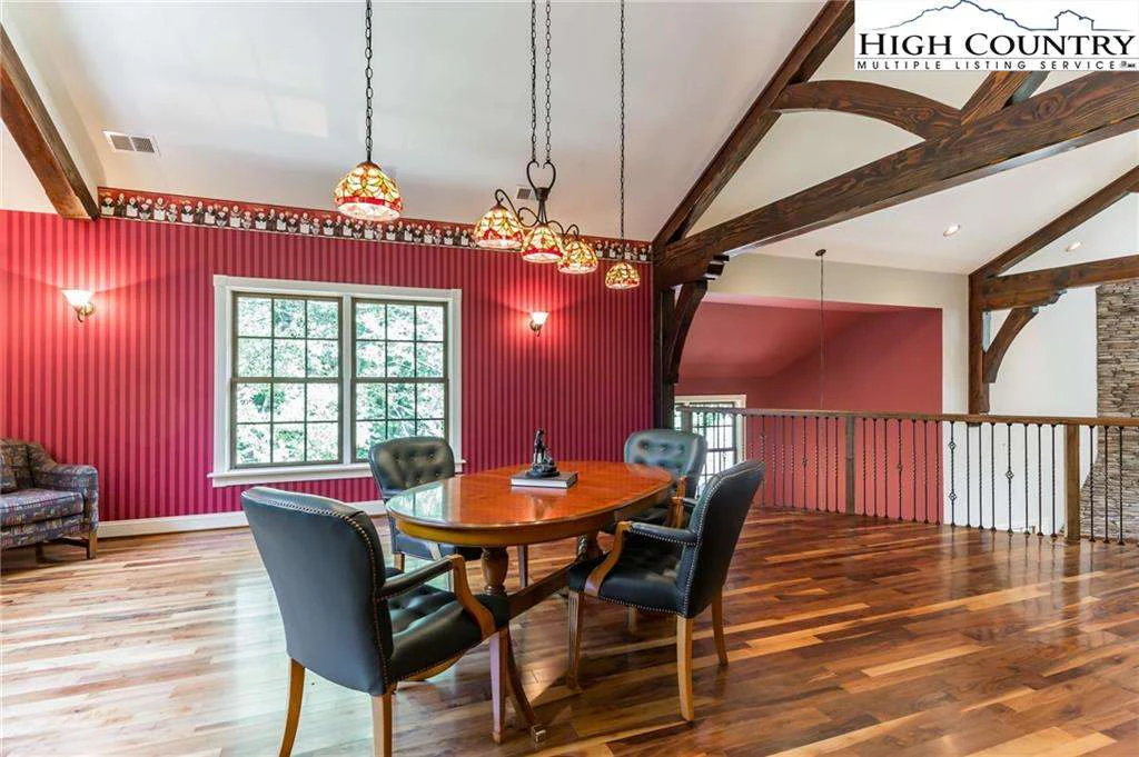 Image number 4 for the current listing