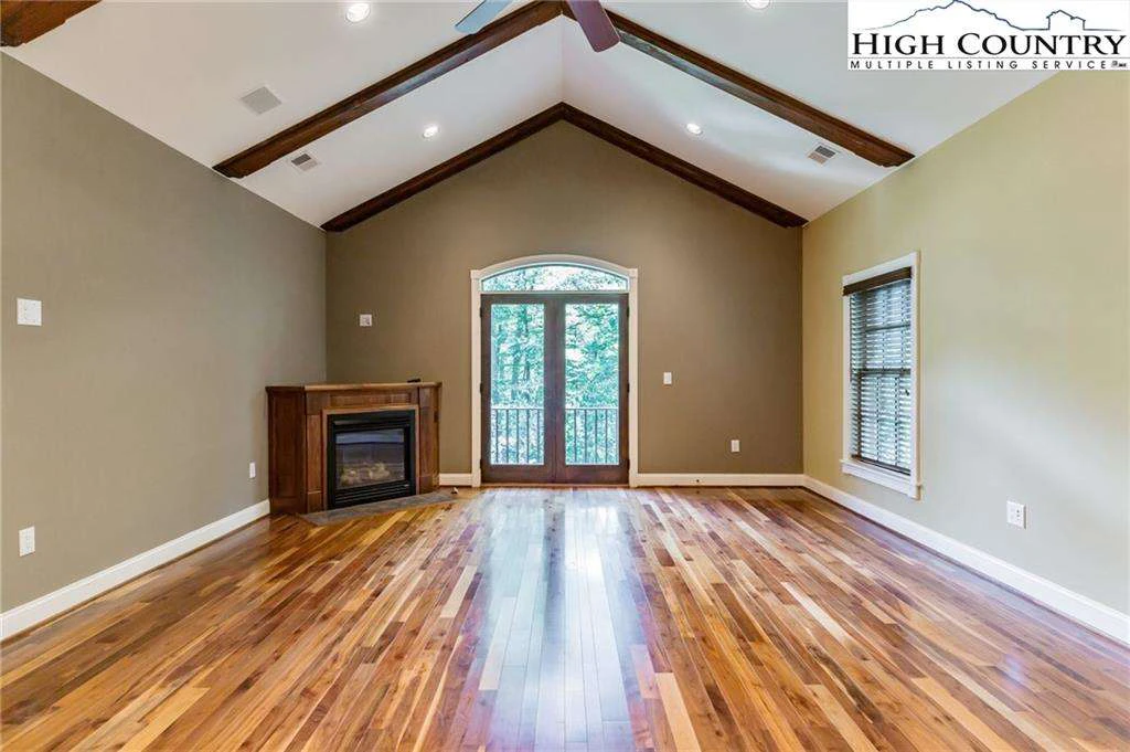 Image number 6 for the current listing