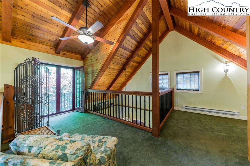 Image number 16 for the current listing