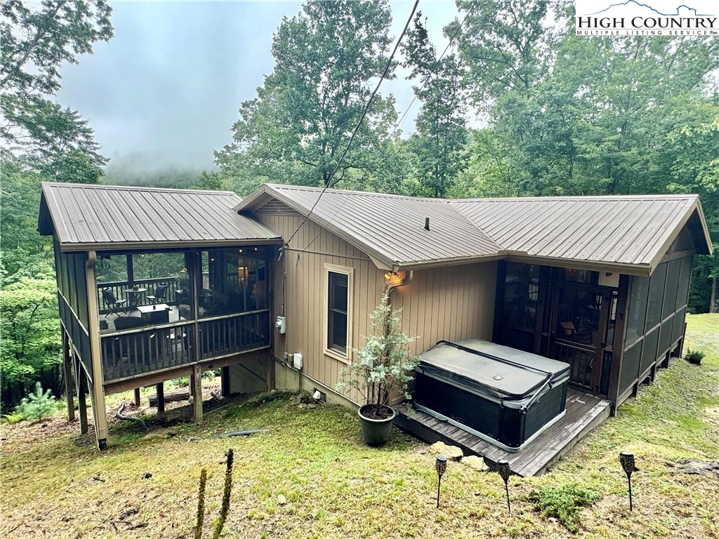 Image number 14 for the current listing