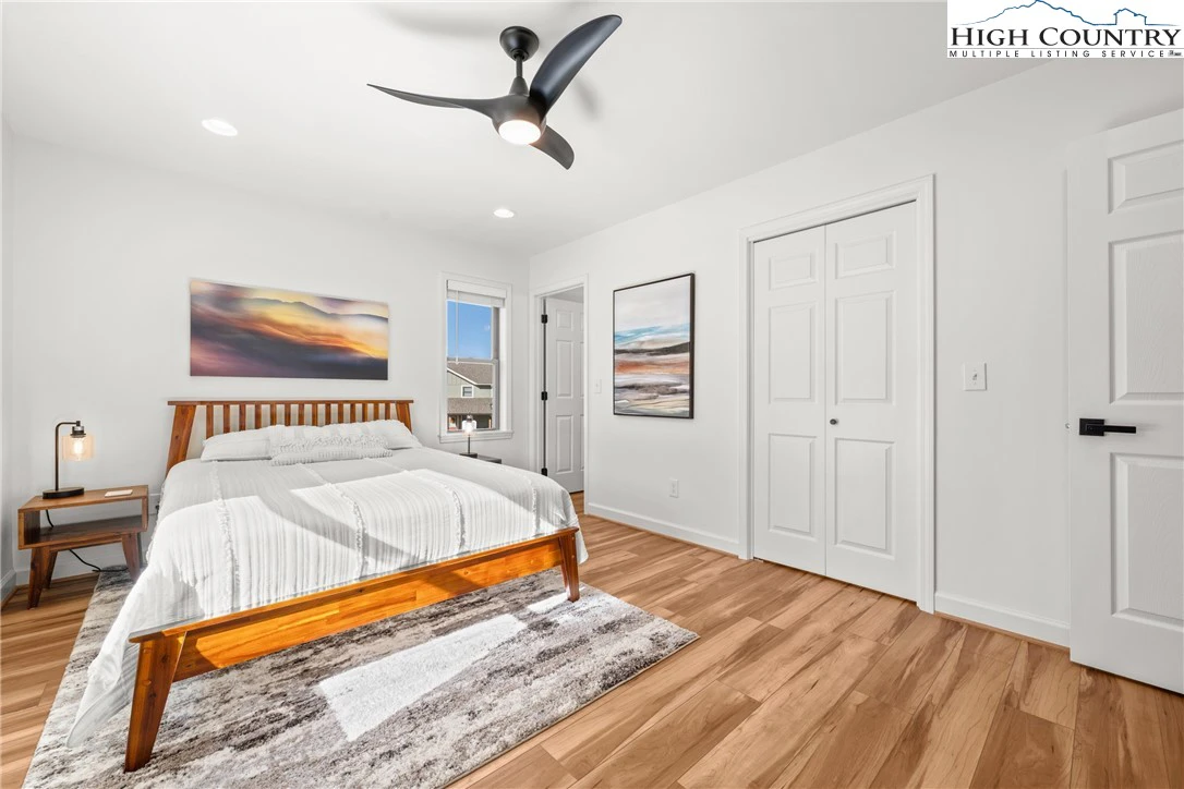 Image number 6 for the current listing