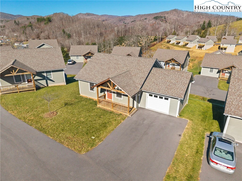Image number 17 for the current listing