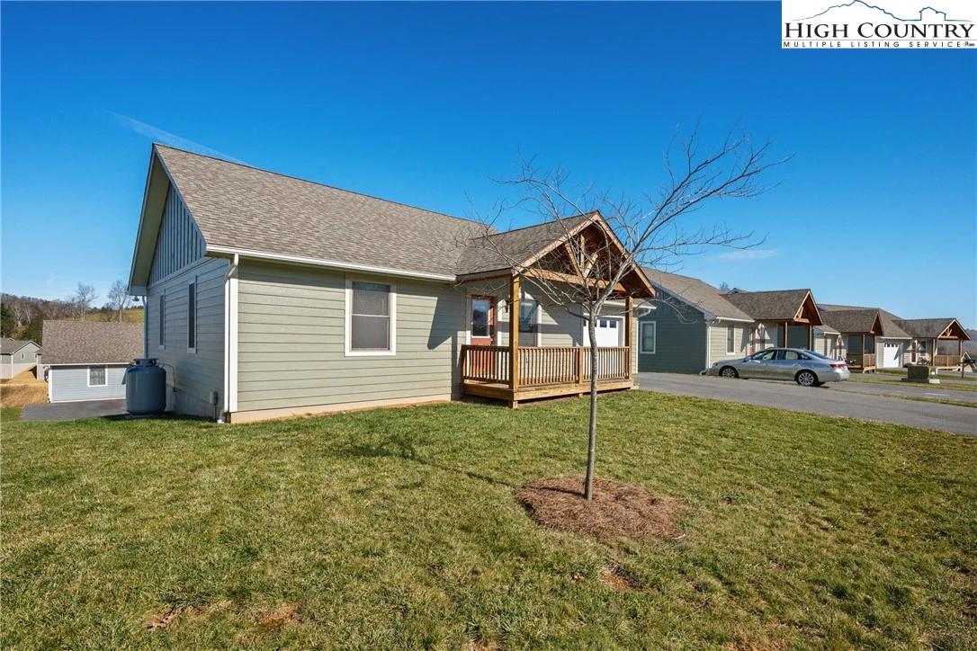 Image number 14 for the current listing