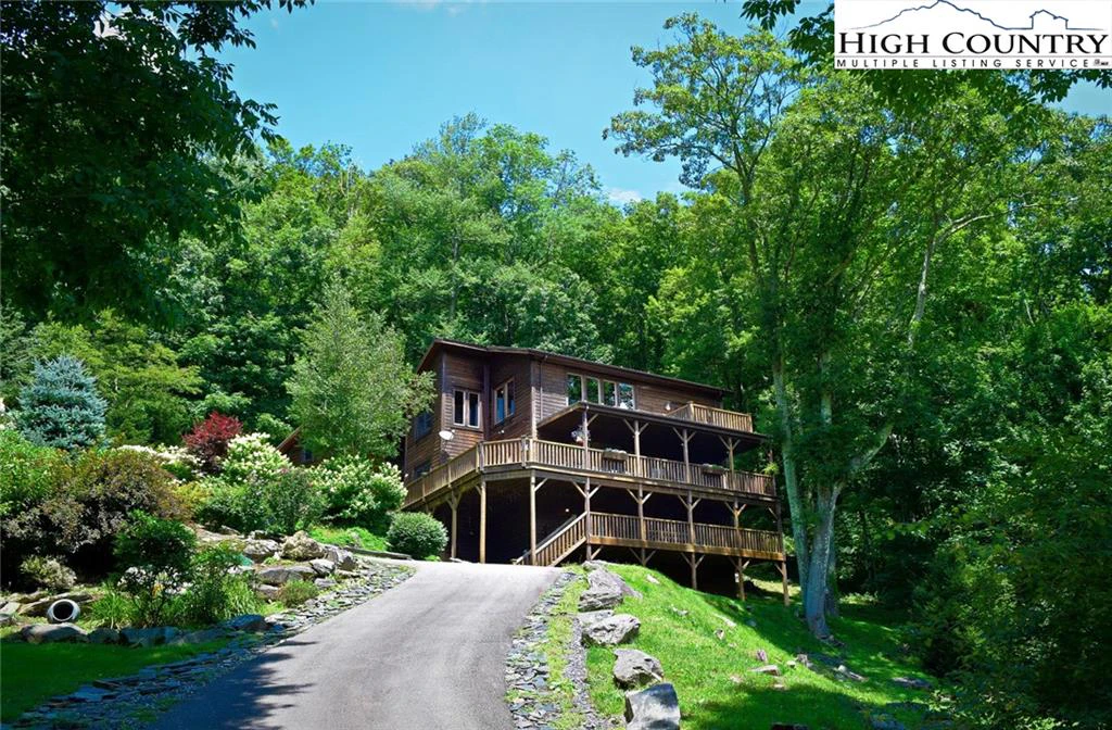 Image number 1 for the current listing