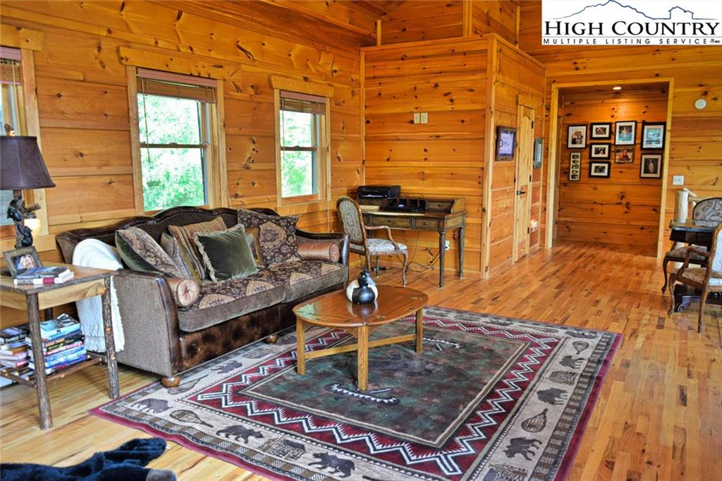 Image number 3 for the current listing