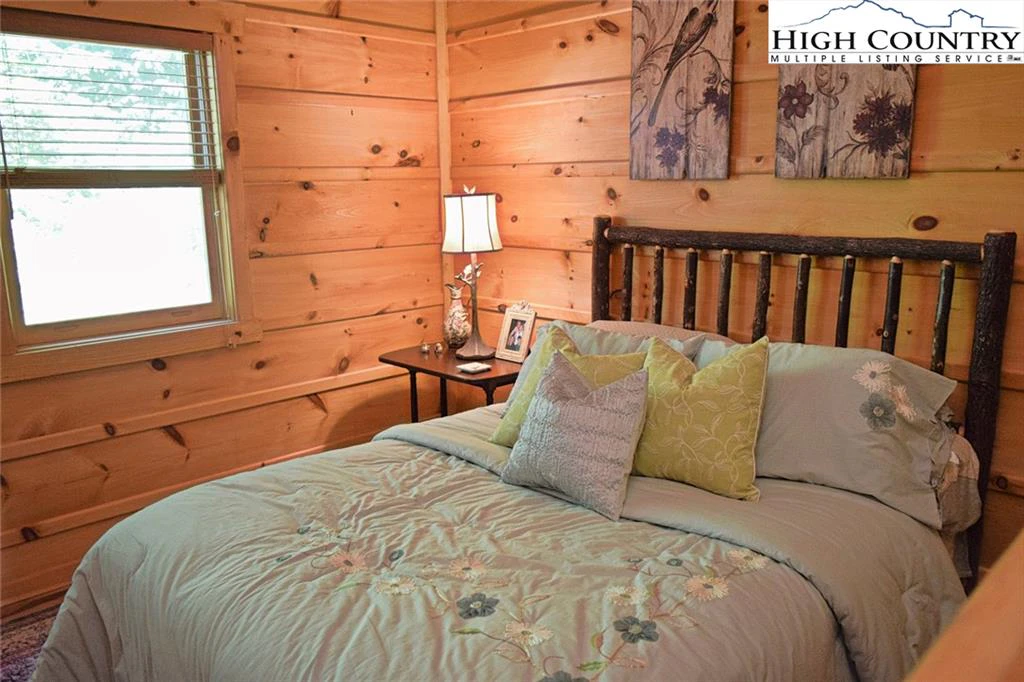 Image number 4 for the current listing