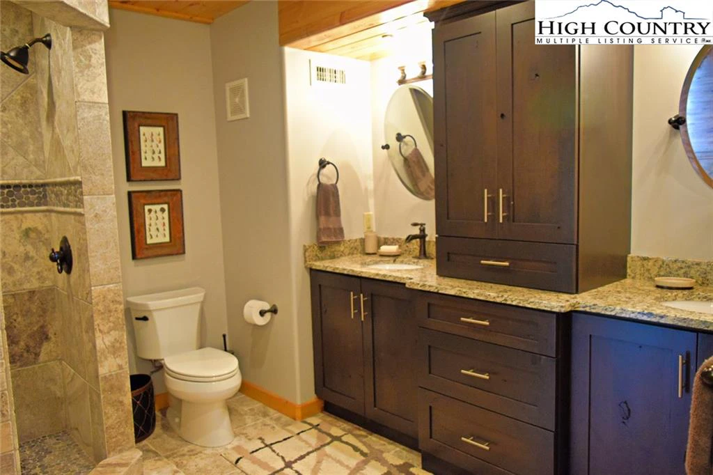 Image number 9 for the current listing