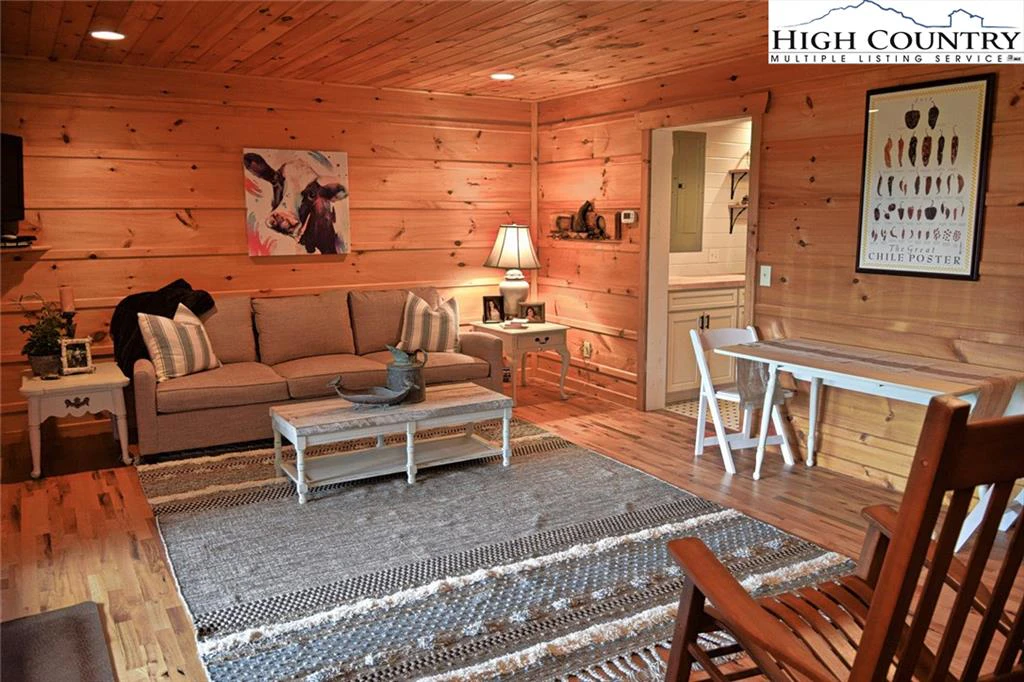 Image number 13 for the current listing