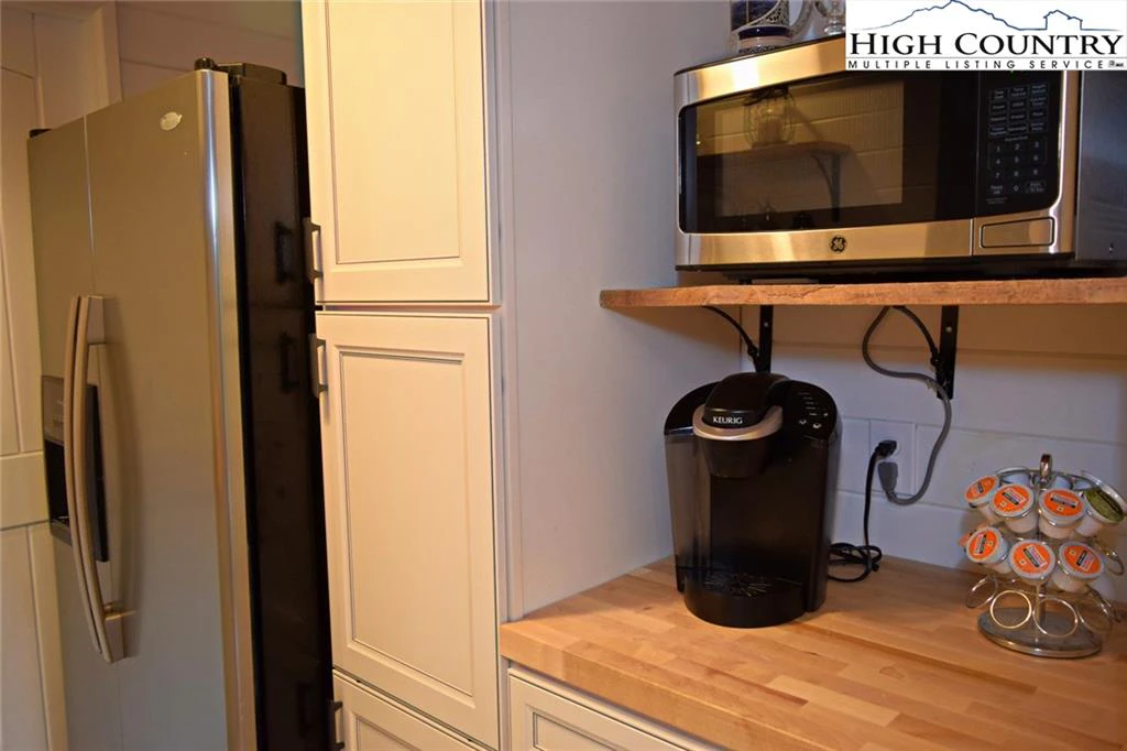 Image number 2 for the current listing