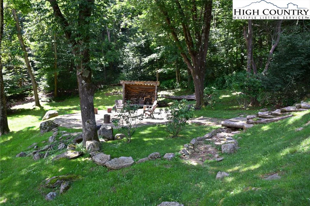 Image number 17 for the current listing