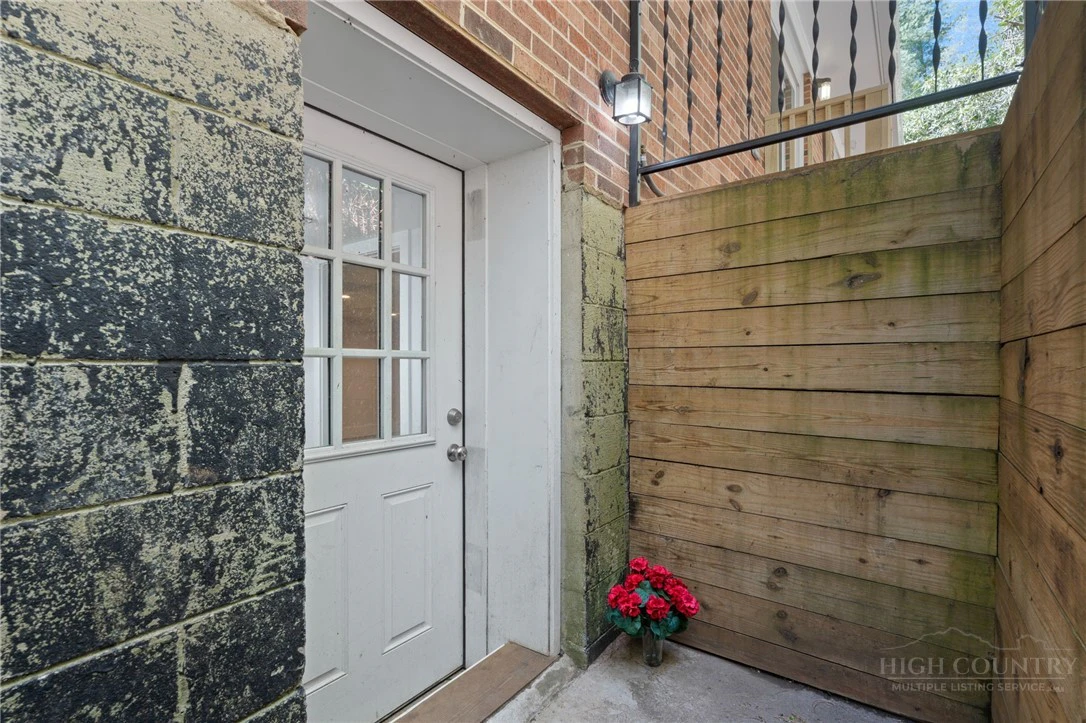 Image number 11 for the current listing