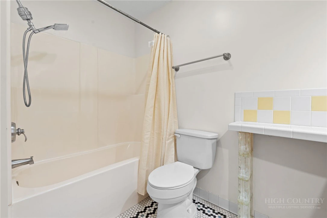 Image number 8 for the current listing