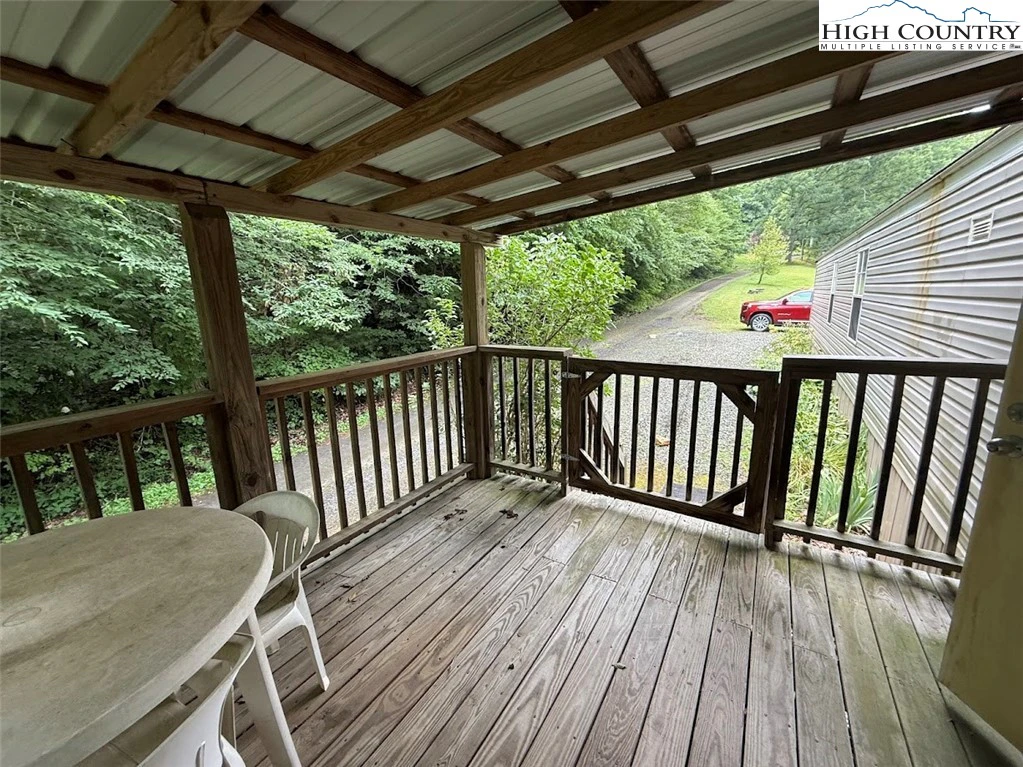 Image number 11 for the current listing
