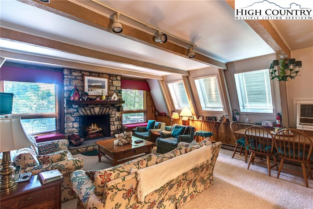 Image number 3 for the current listing