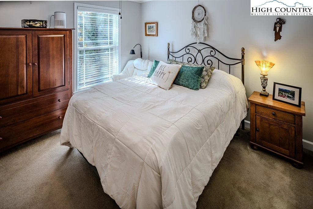 Image number 7 for the current listing