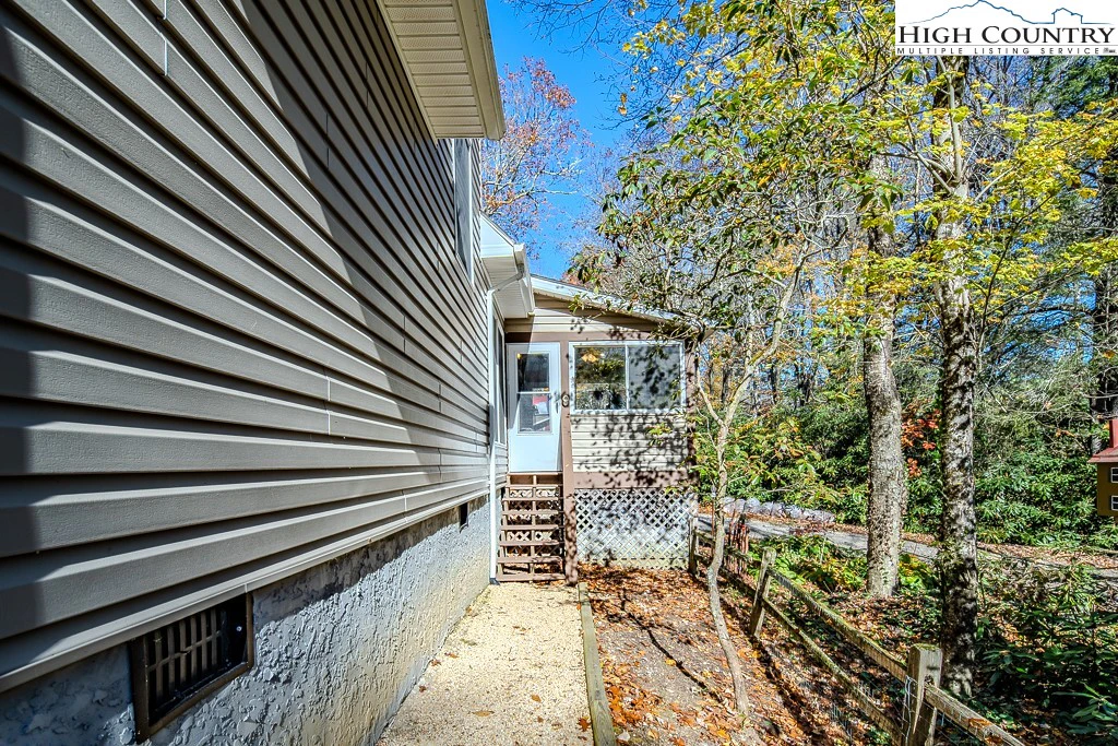 Image number 2 for the current listing