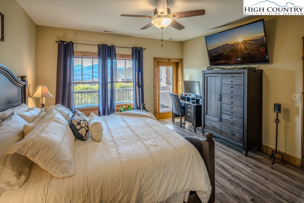 Image number 5 for the current listing